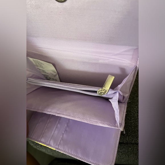 Holographic Wallet with Hearts and a Bow - Picture 3 of 4